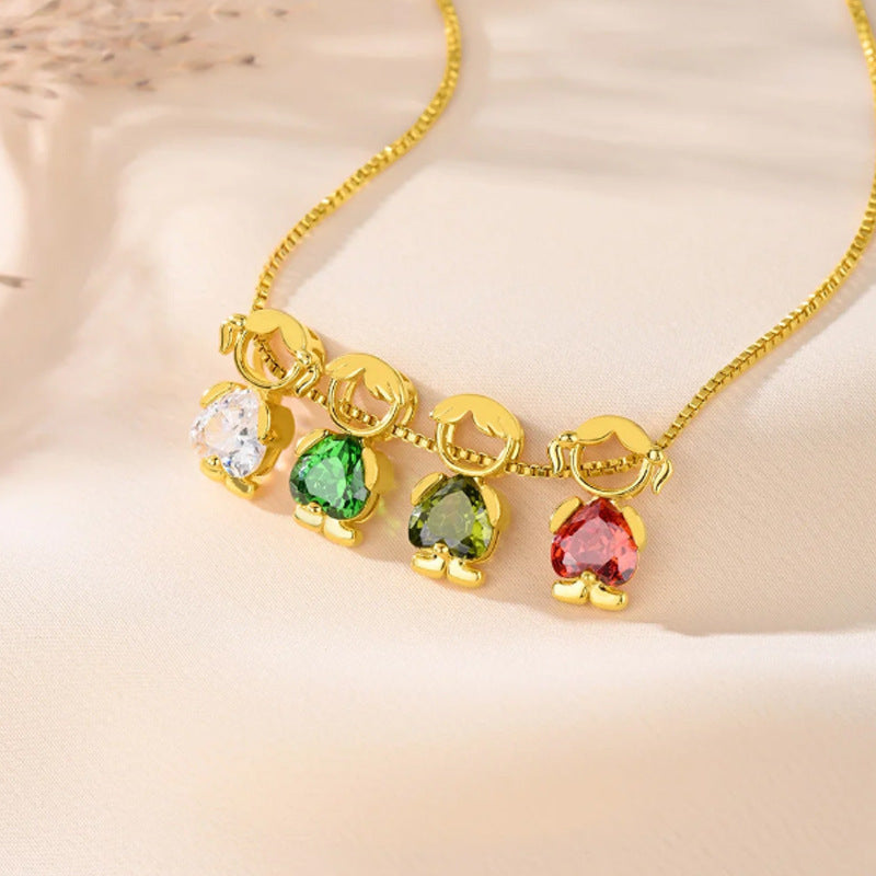 Collar familiar dorado con cuatro figuritas