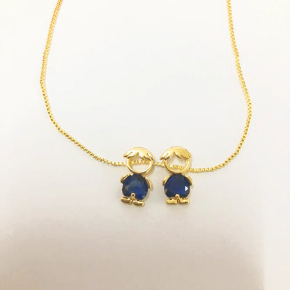 Collar Familia con dos figuritas: dos niños con piedra azul